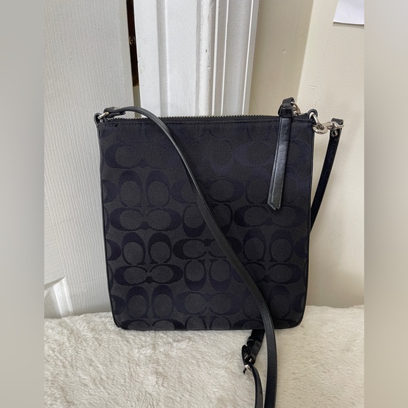 Coach Crossbody Bag EUC - Picture 6 of 7